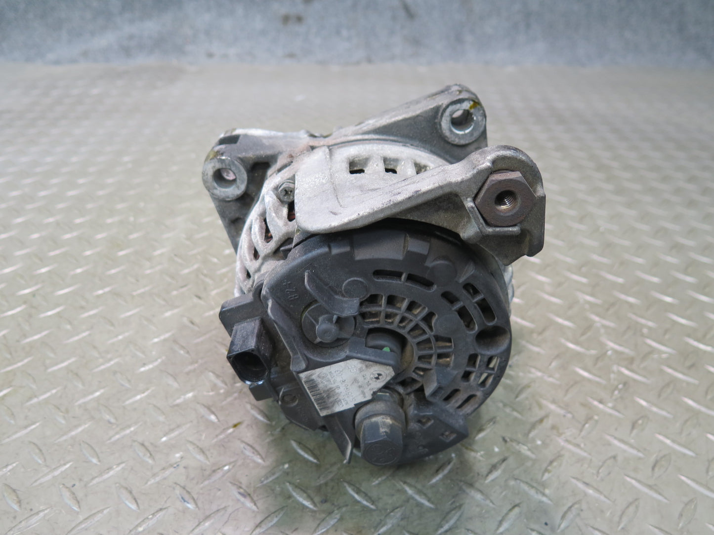 01-06 BMW E46 330ci Engine 120AMP Alternator Generator 7519618 OEM