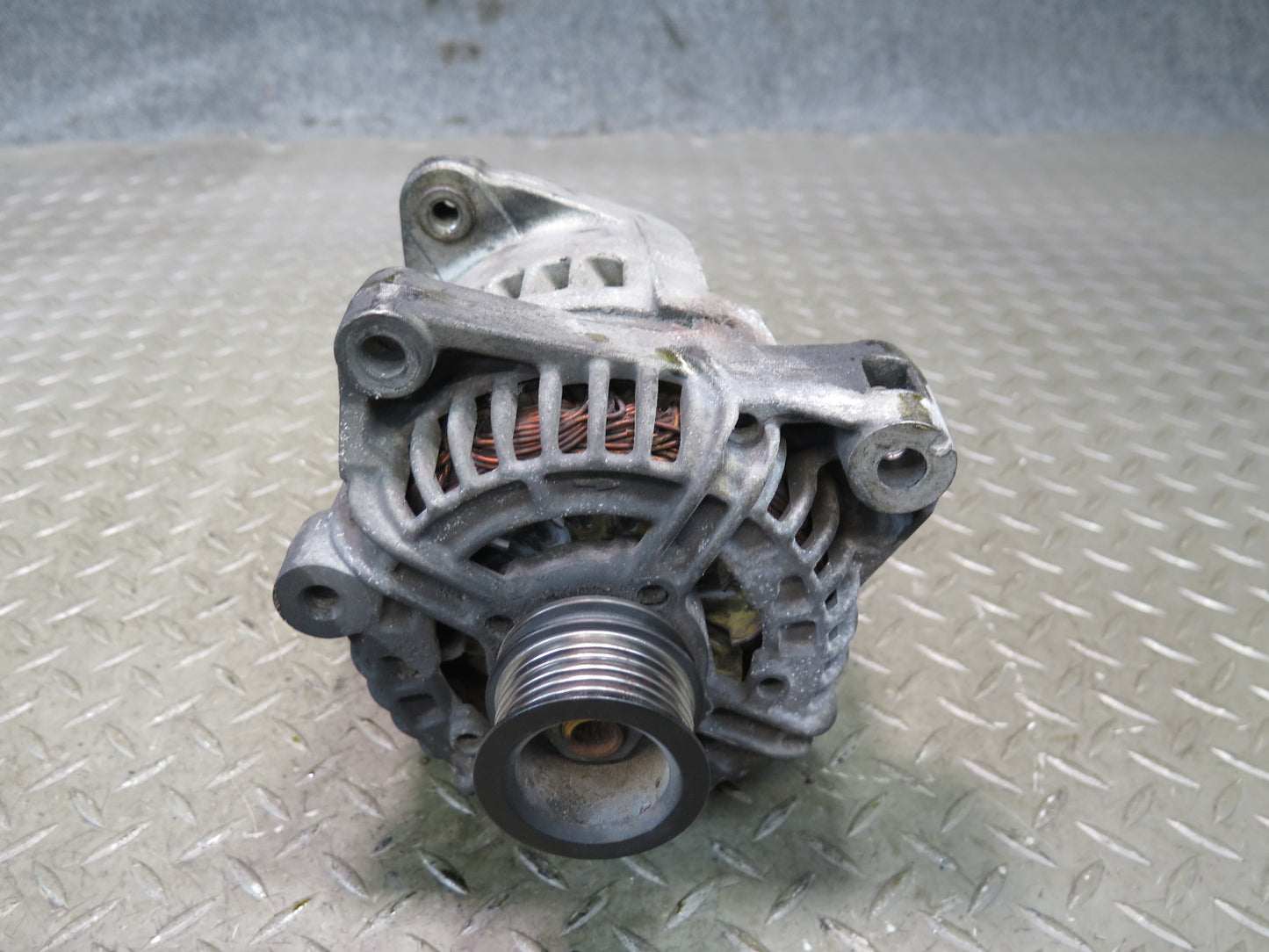 01-06 BMW E46 330ci Engine 120AMP Alternator Generator 7519618 OEM