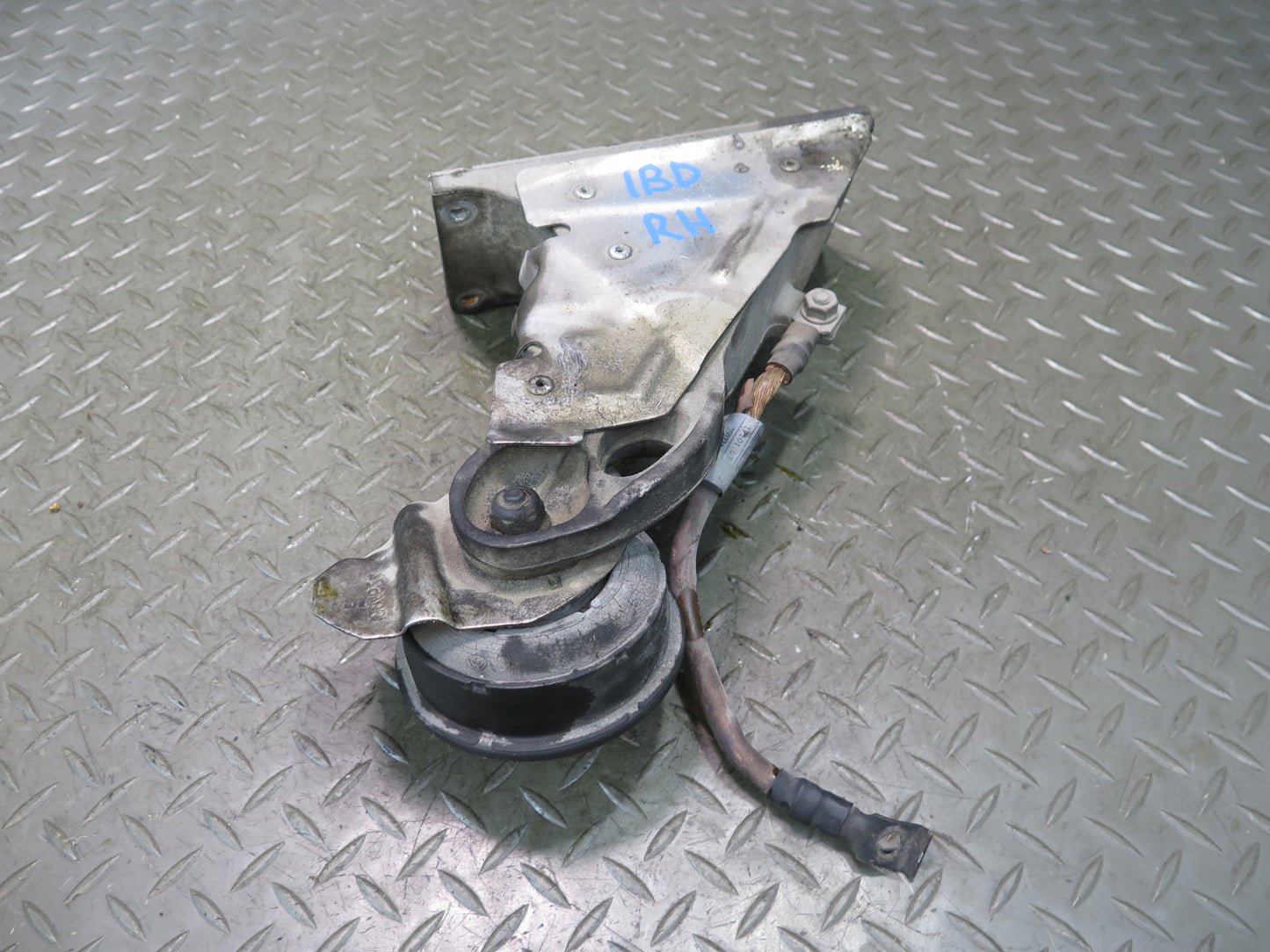 01-06 BMW E46 330ci M54 Set of 2 Engine Left & Right Motor Mount Support OEM