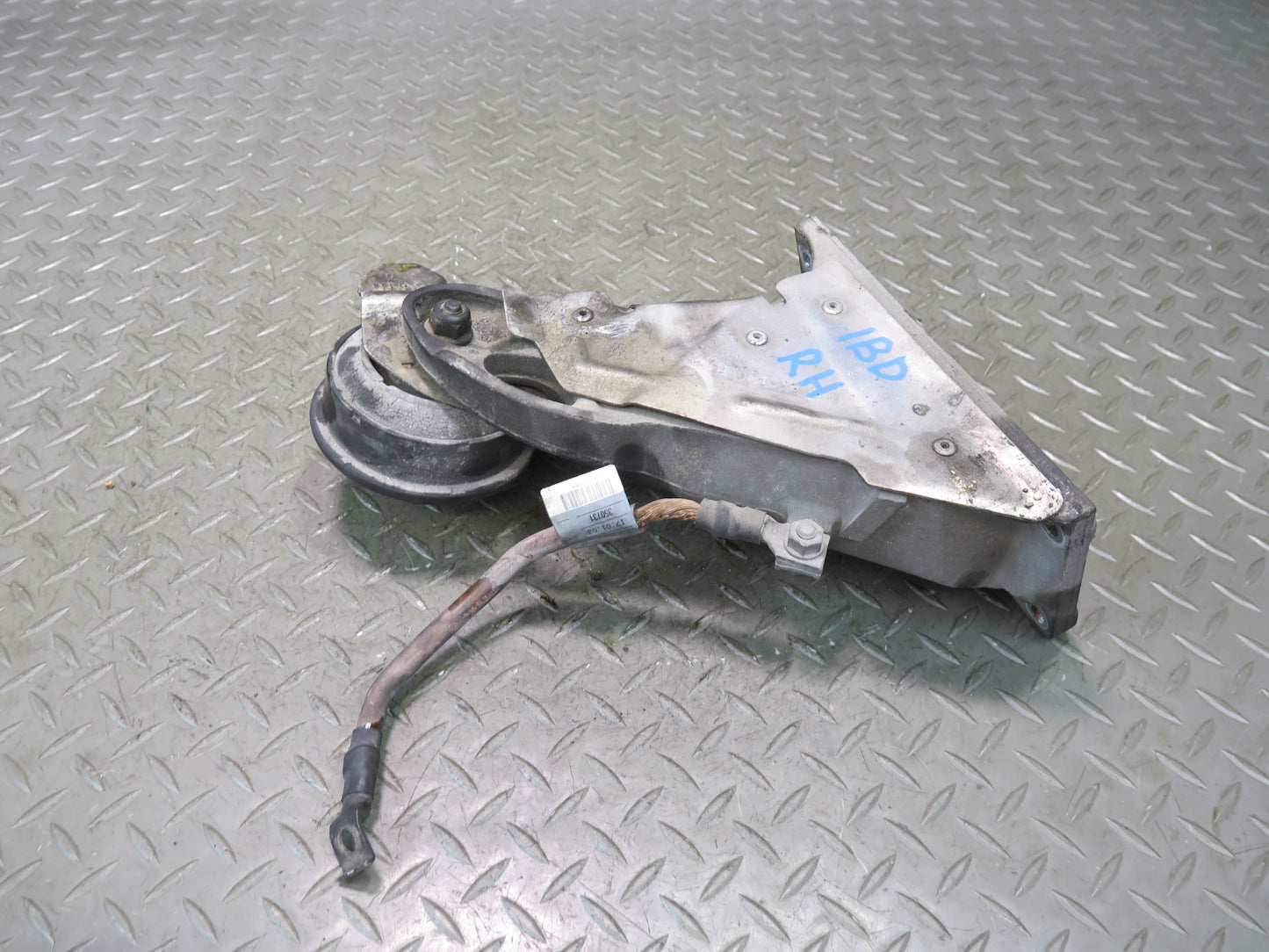 01-06 BMW E46 330ci M54 Set of 2 Engine Left & Right Motor Mount Support OEM