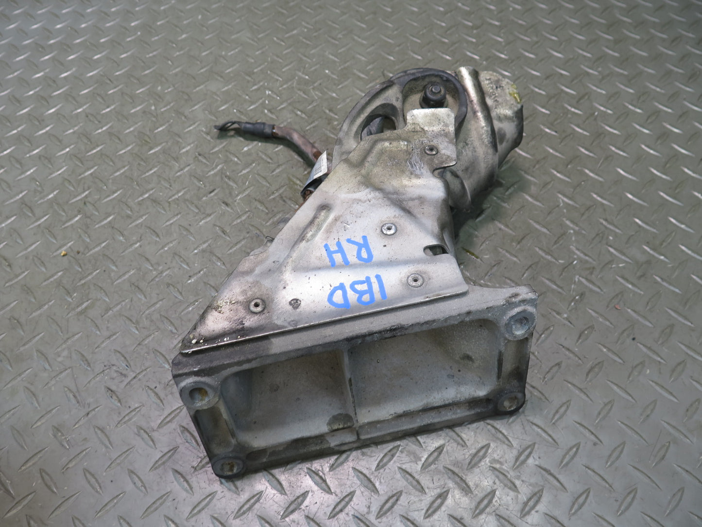 01-06 BMW E46 330ci M54 Set of 2 Engine Left & Right Motor Mount Support OEM