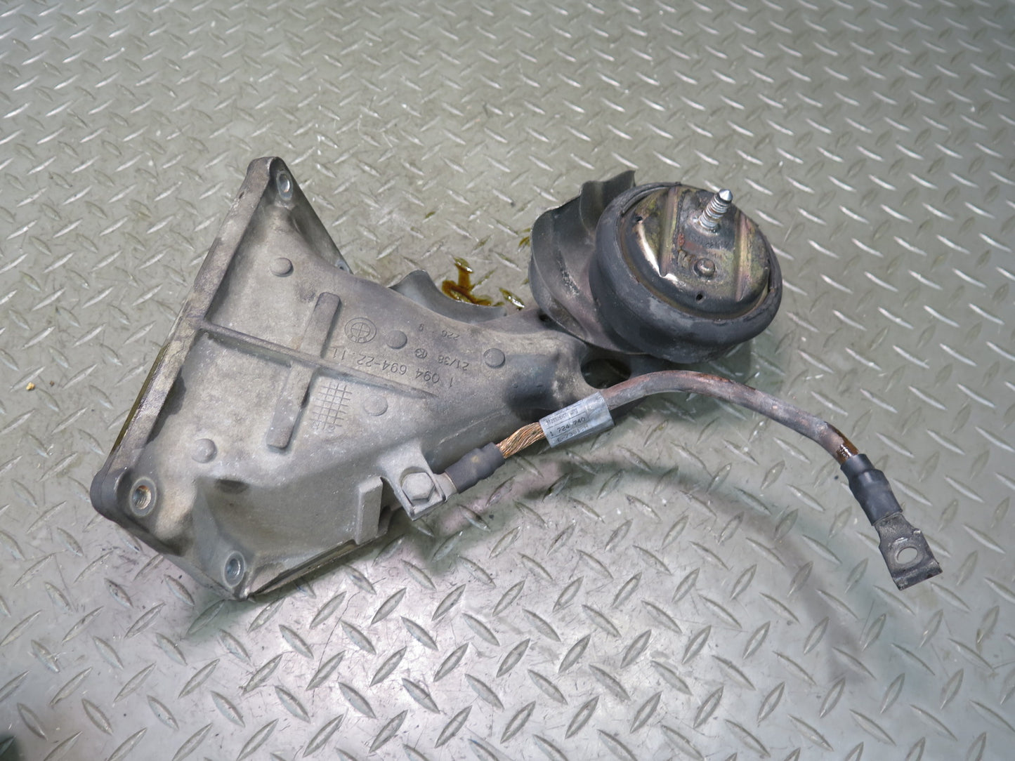 01-06 BMW E46 330ci M54 Set of 2 Engine Left & Right Motor Mount Support OEM