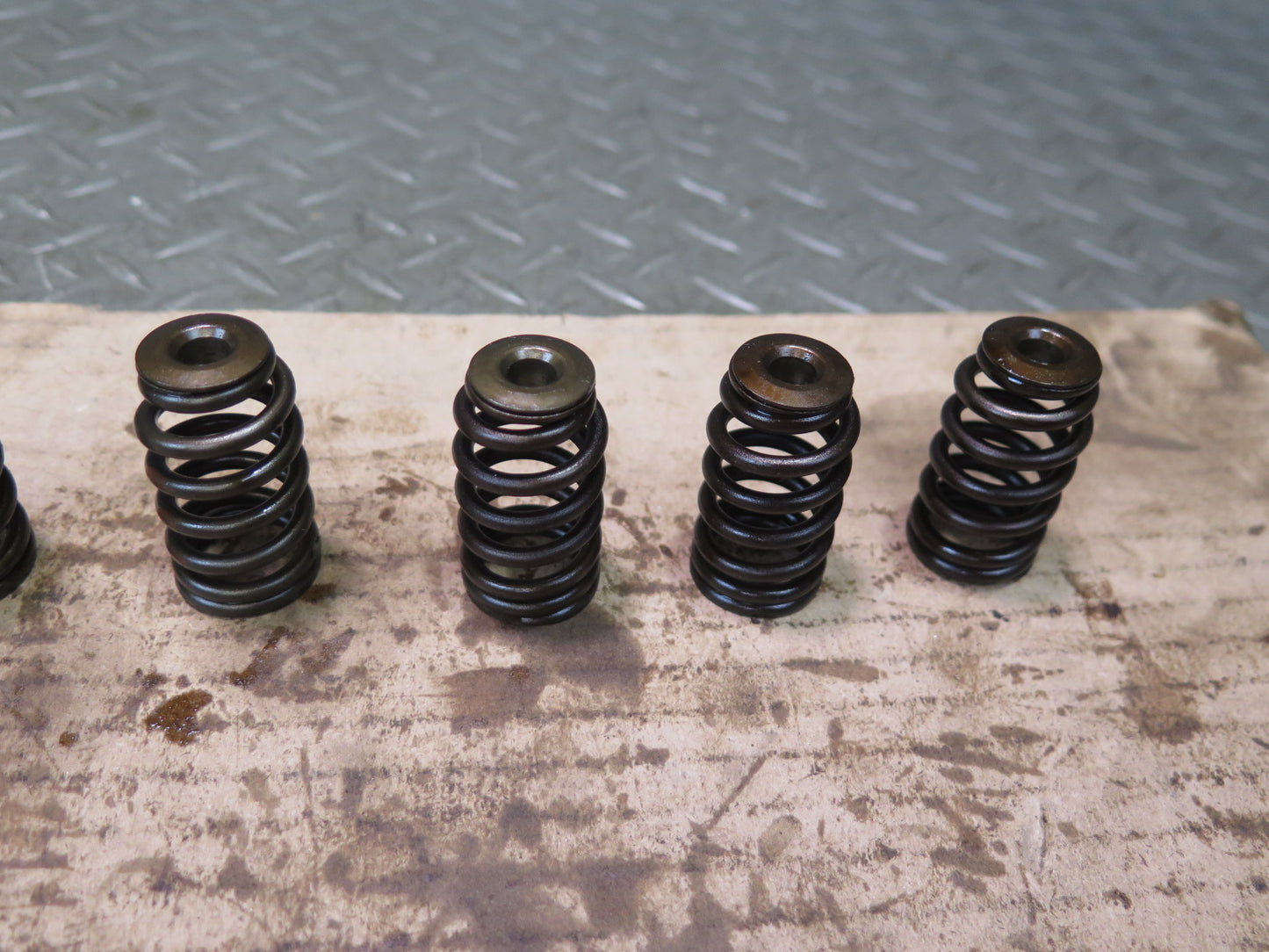 07-15 Mini S R55 R56 R57 R58 1.6L N18 Engine Outlet Exhaust Valve Spring Set OEM