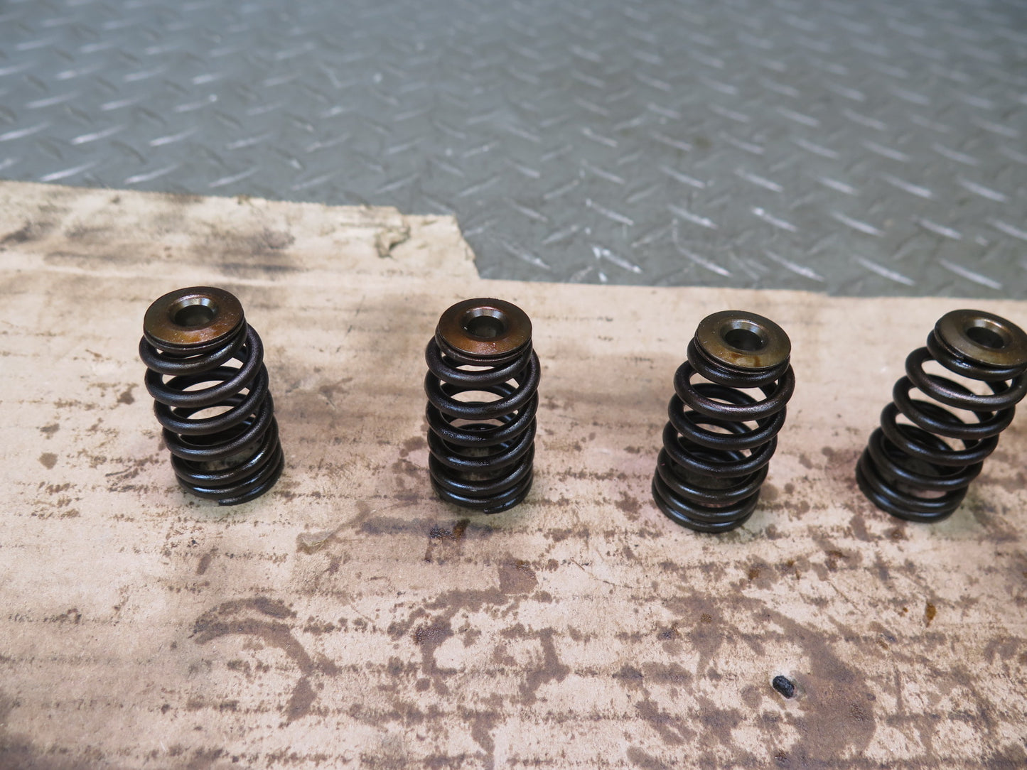 07-15 Mini S R55 R56 R57 R58 1.6L N18 Engine Outlet Exhaust Valve Spring Set OEM