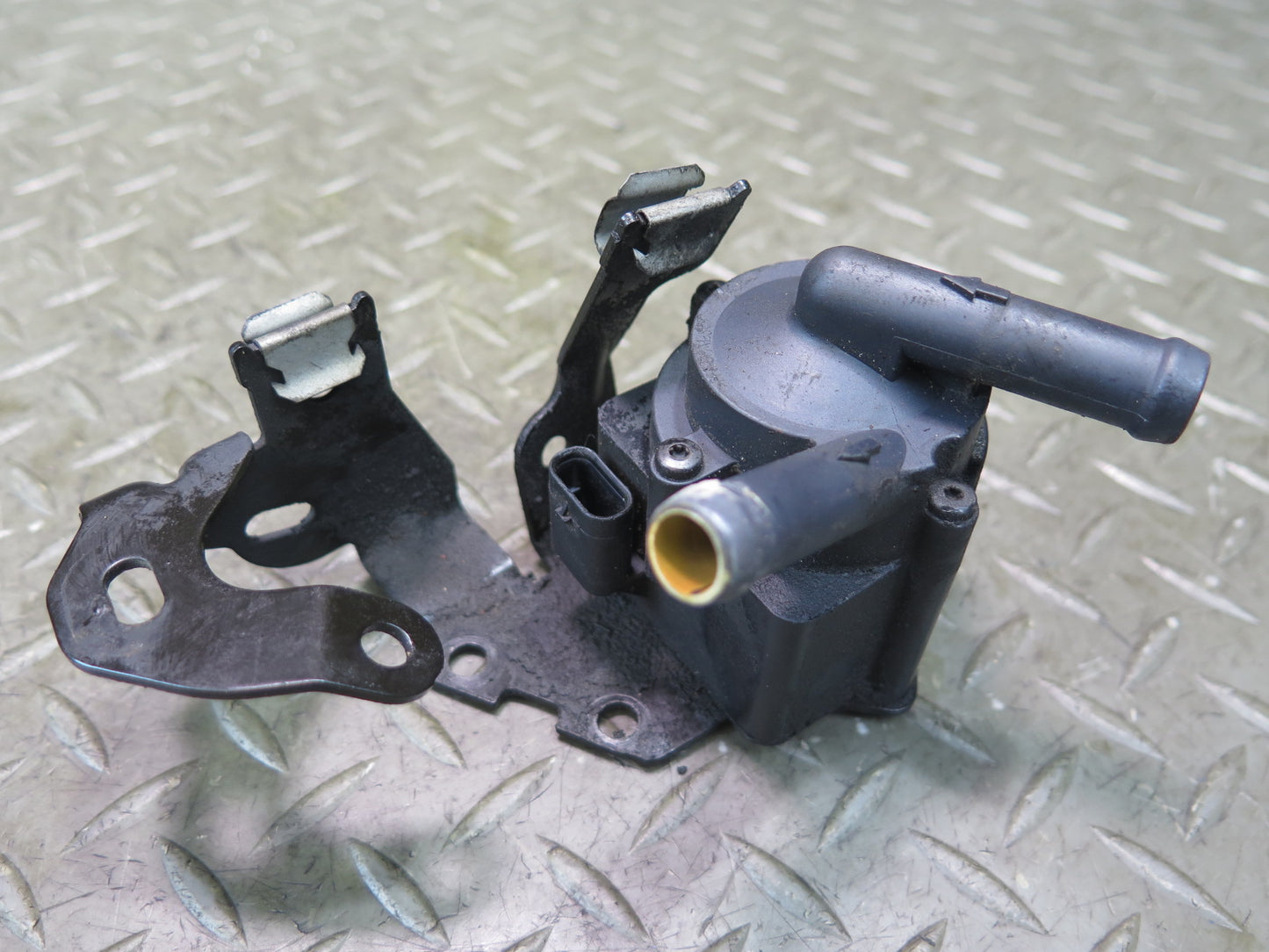 11-15 Mini S R55 R56 R57 R58 N14 N18 Auxiliary Water Coolant Pump 7630368 OEM