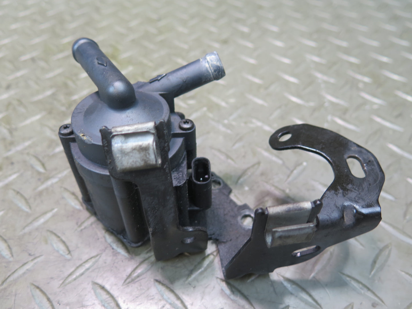 11-15 Mini S R55 R56 R57 R58 N14 N18 Auxiliary Water Coolant Pump 7630368 OEM