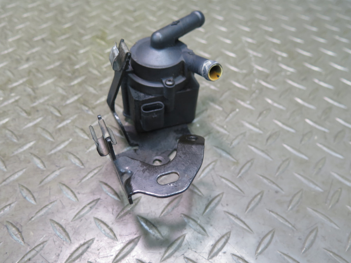 11-15 Mini S R55 R56 R57 R58 N14 N18 Auxiliary Water Coolant Pump 7630368 OEM