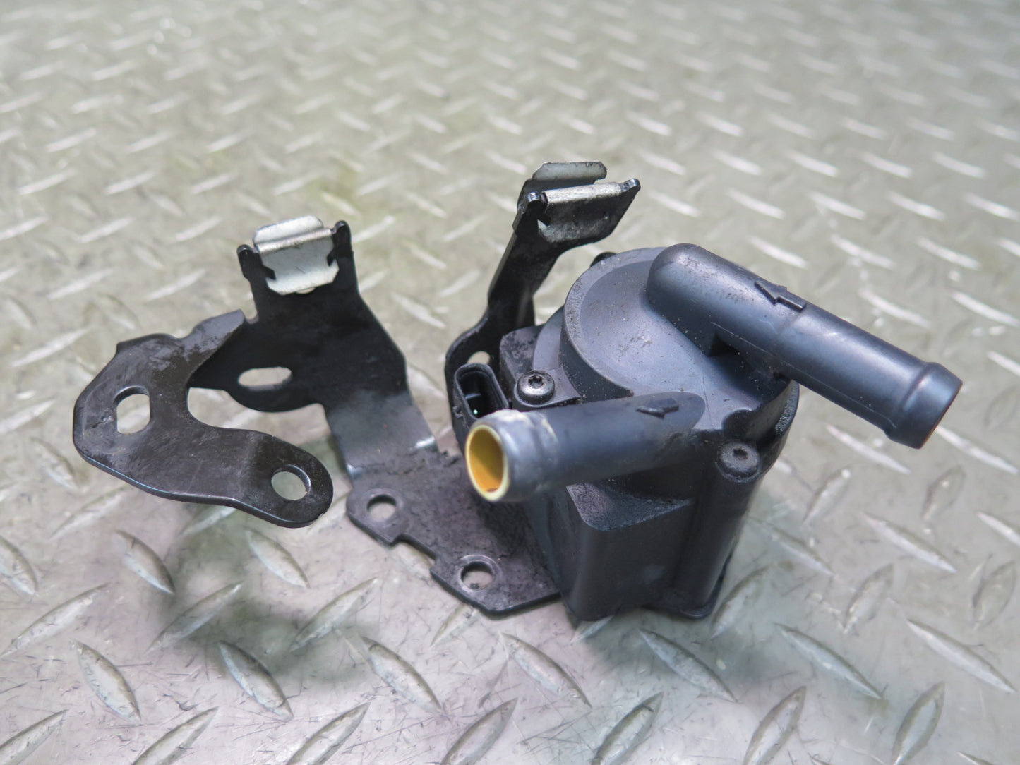 11-15 Mini S R55 R56 R57 R58 N14 N18 Auxiliary Water Coolant Pump 7630368 OEM