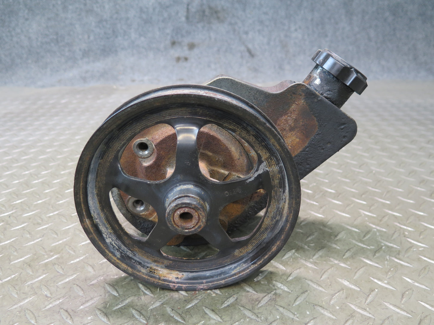 2010-2014 Cadillac Escalade Power Steering Pump  w Pulley