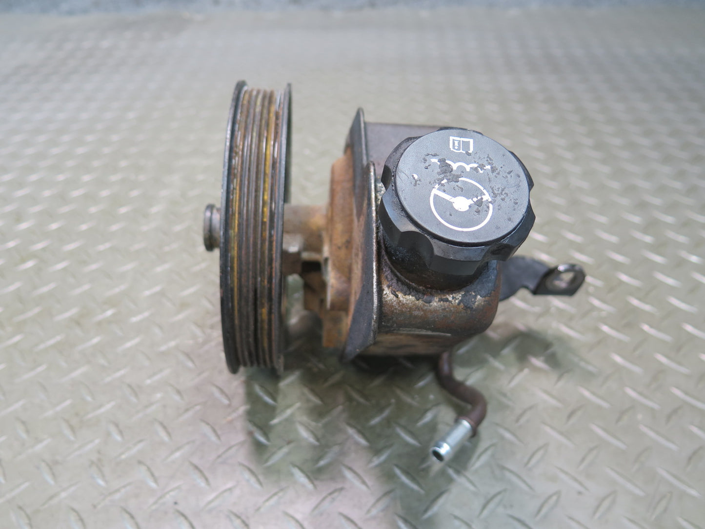 2010-2014 Cadillac Escalade Power Steering Pump  w Pulley