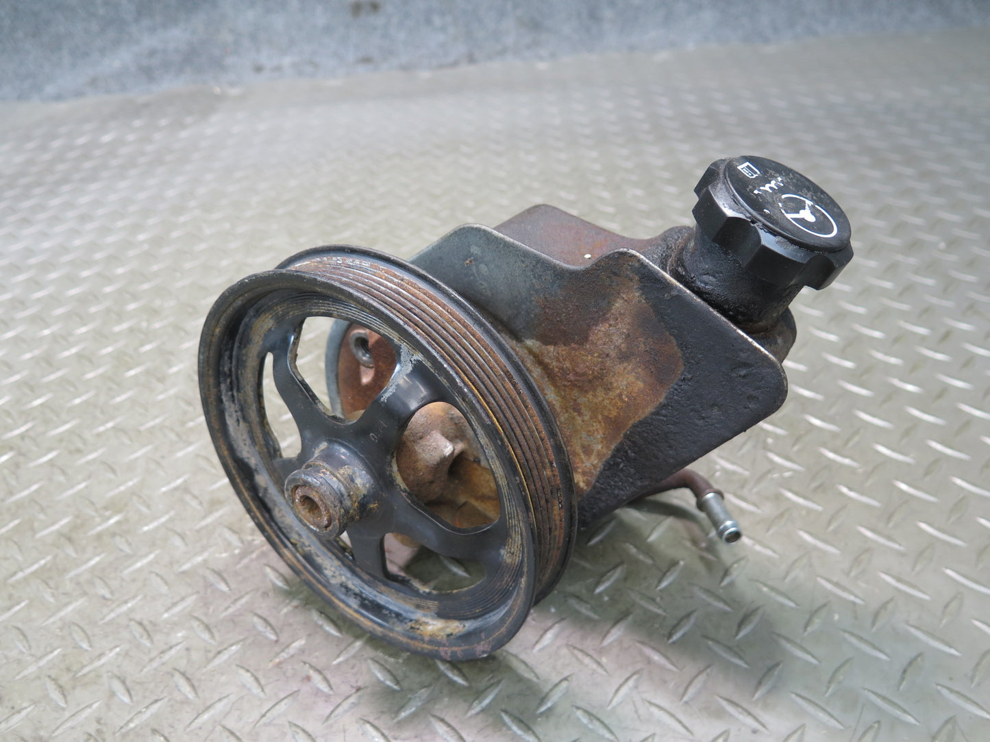 2010-2014 Cadillac Escalade Power Steering Pump  w Pulley