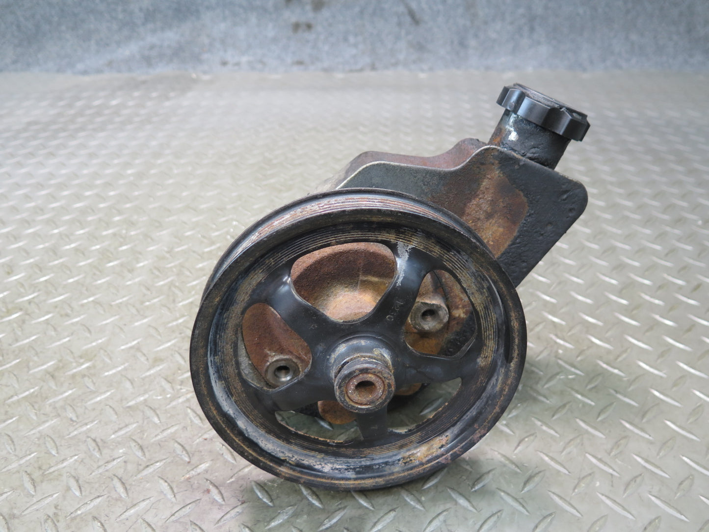 2010-2014 Cadillac Escalade Power Steering Pump  w Pulley