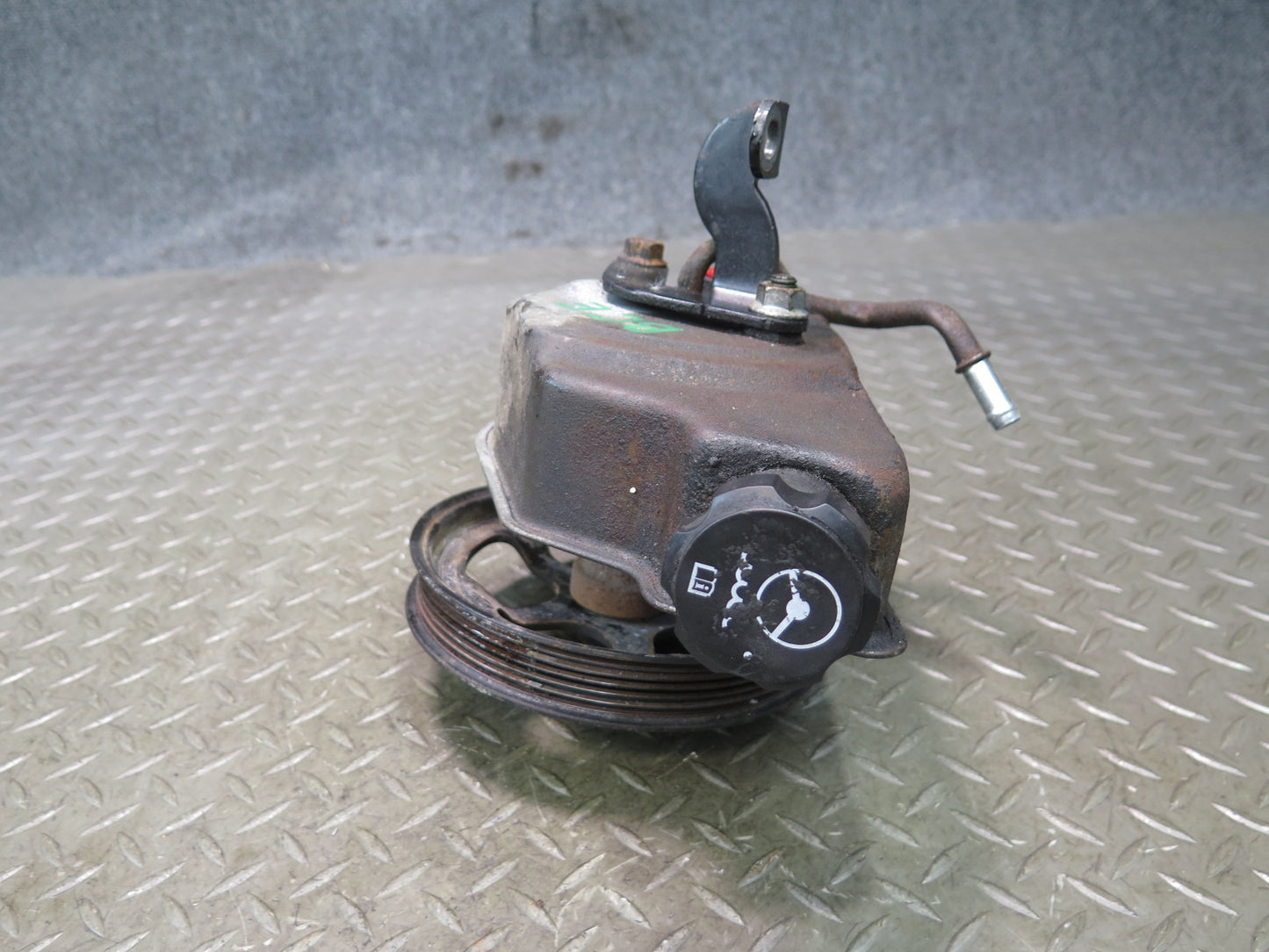 2010-2014 Cadillac Escalade Power Steering Pump  w Pulley