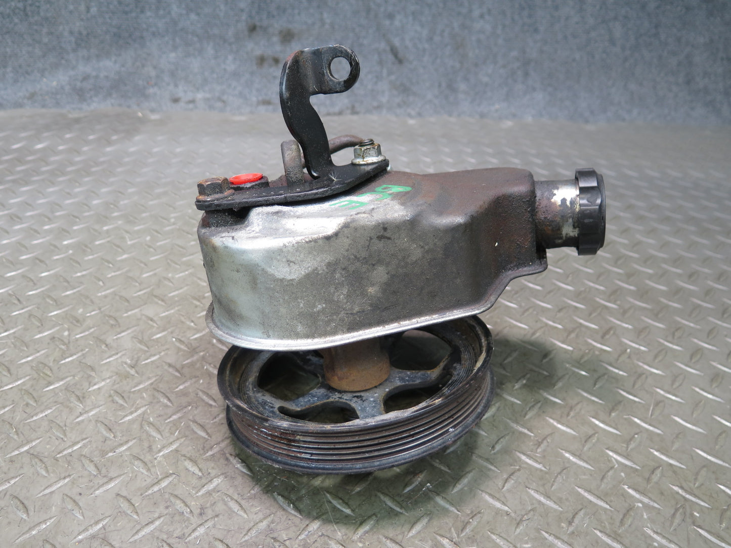 2010-2014 Cadillac Escalade Power Steering Pump  w Pulley