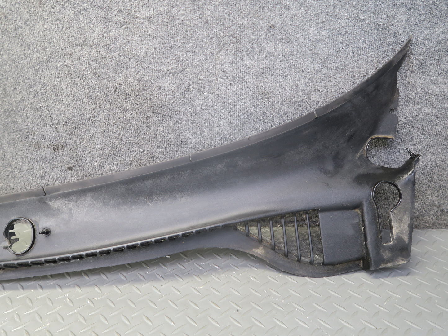 05-07 Chevrolet Corvette C6 Front Windshield Air Vent Cowl Trim Panel OEM