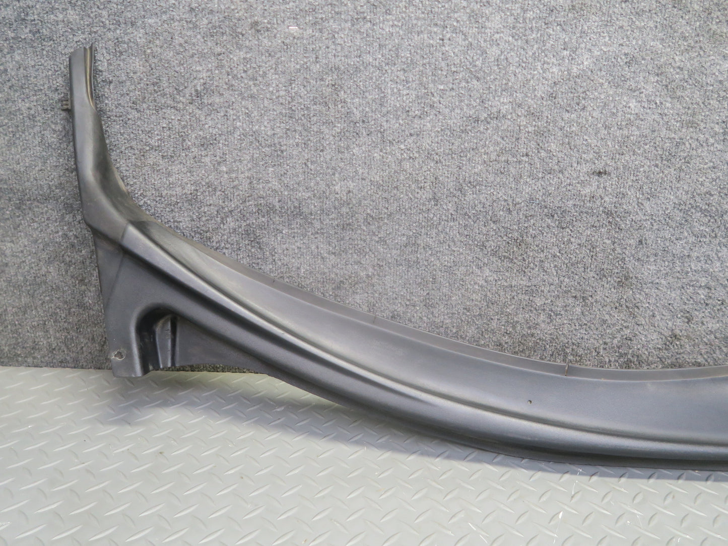 05-07 Chevrolet Corvette C6 Front Windshield Air Vent Cowl Trim Panel OEM