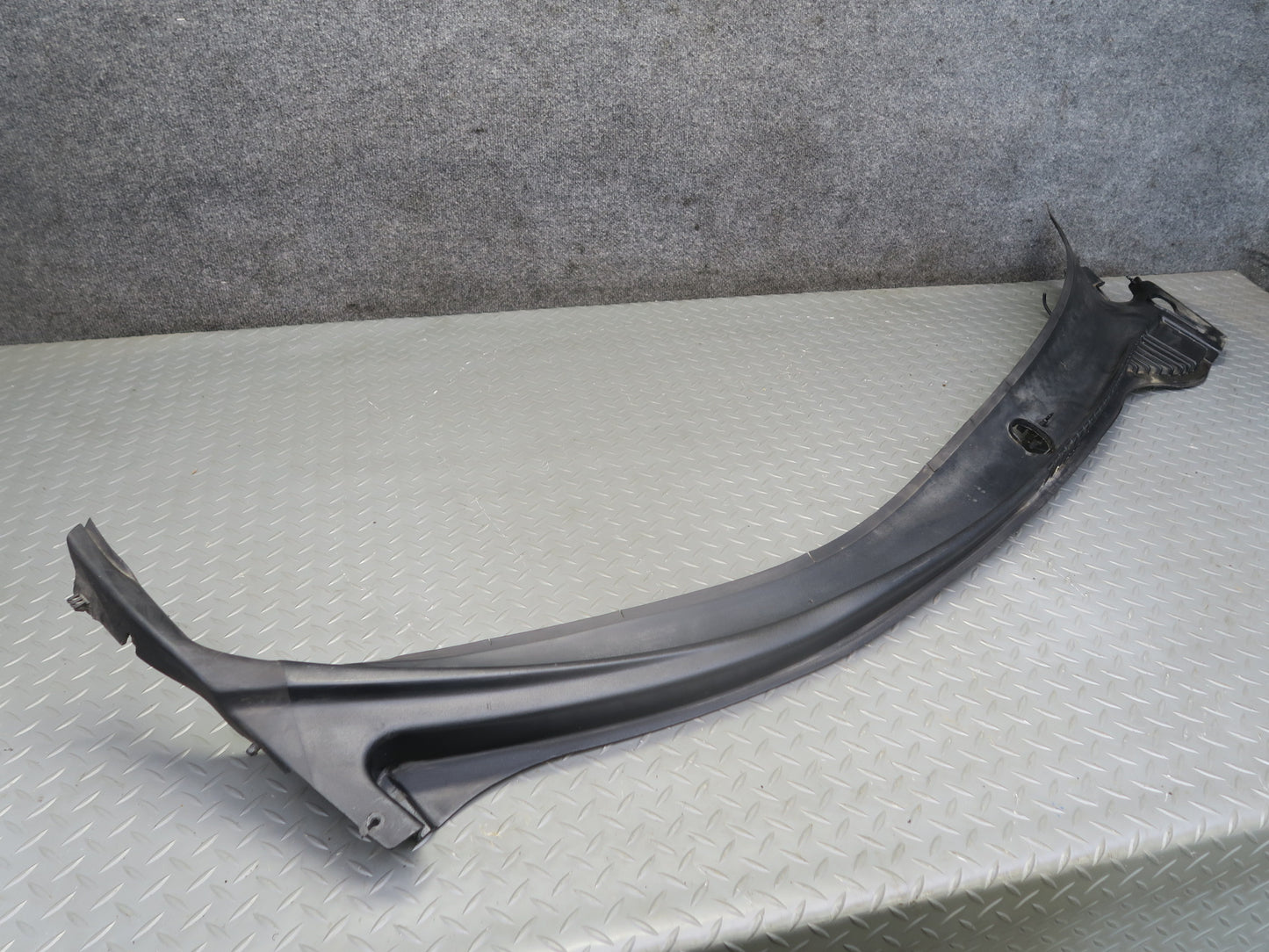 05-07 Chevrolet Corvette C6 Front Windshield Air Vent Cowl Trim Panel OEM