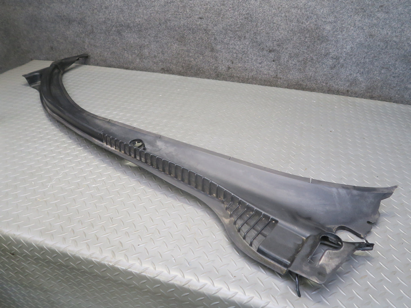 05-07 Chevrolet Corvette C6 Front Windshield Air Vent Cowl Trim Panel OEM