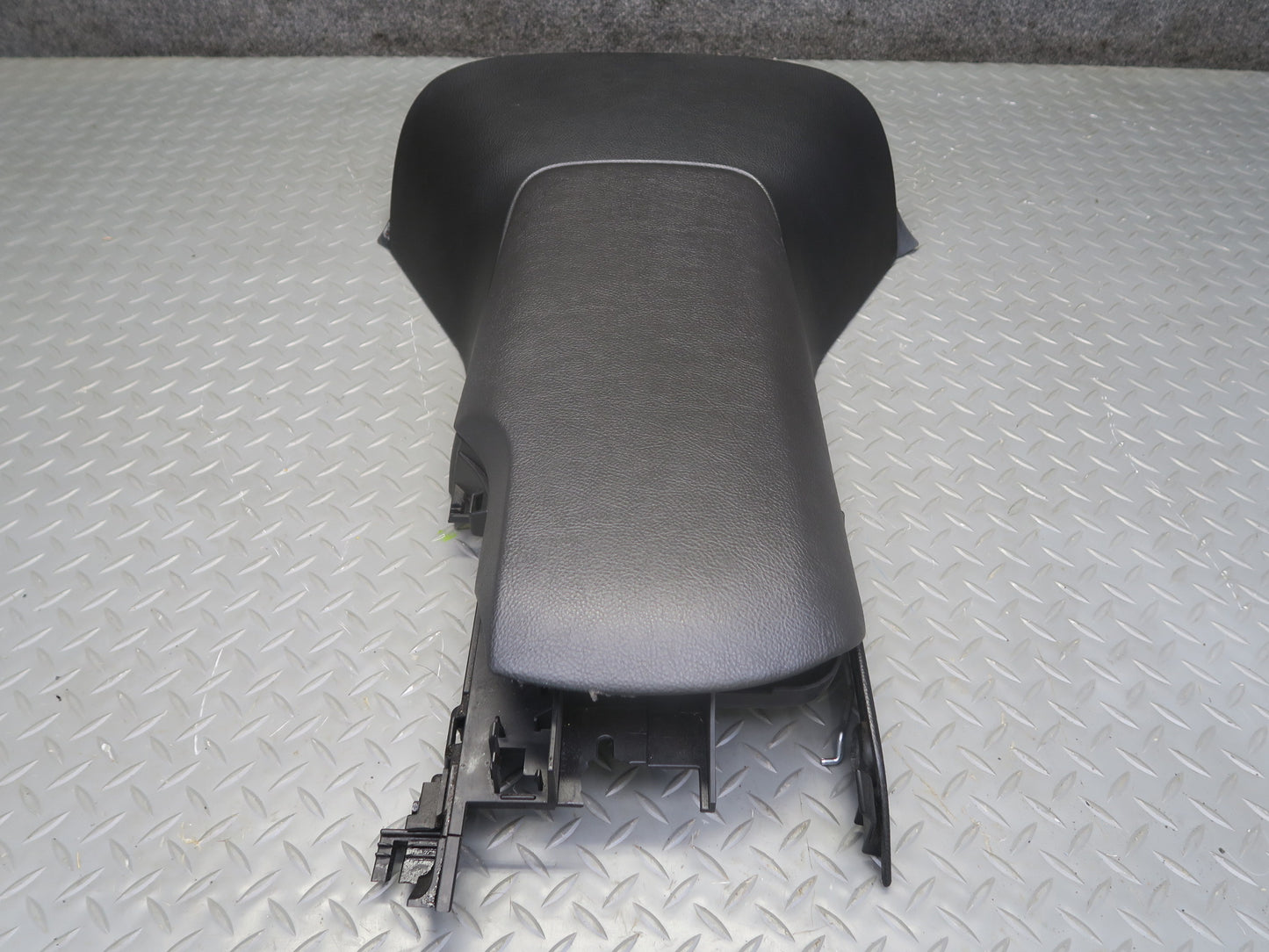 05-10 Chevrolet Corvette C6 Front Center Console Arm Rest Lid Assembly Black OEM