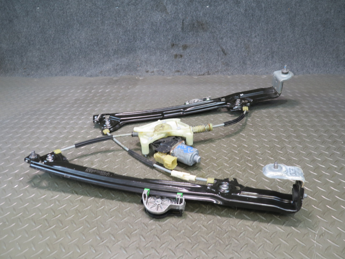 2017-2020 Maserati Levante M161 Rear Left Door Window Regulator w Motor OEM