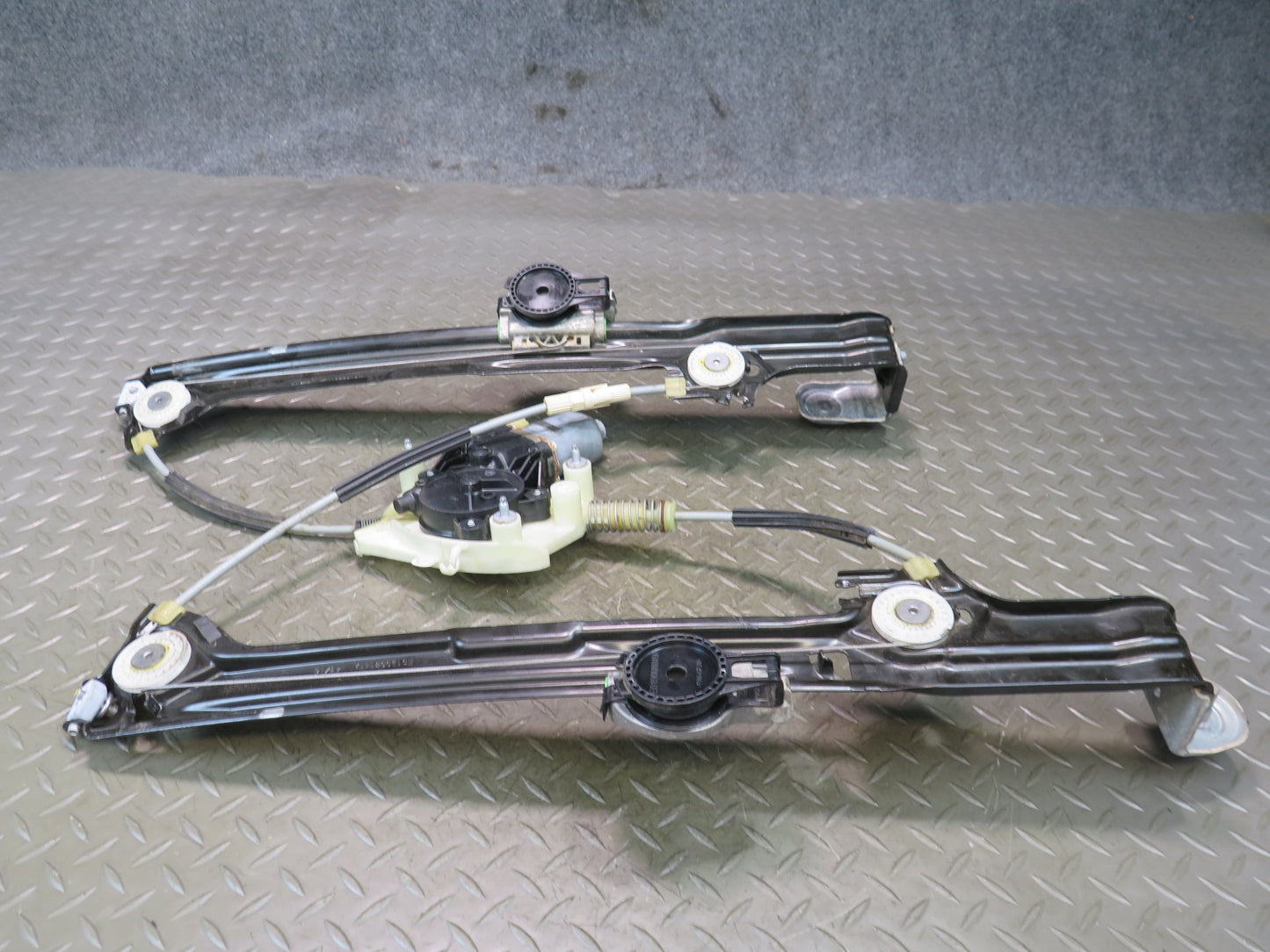 2017-2020 Maserati Levante M161 Rear Left Door Window Regulator w Motor OEM