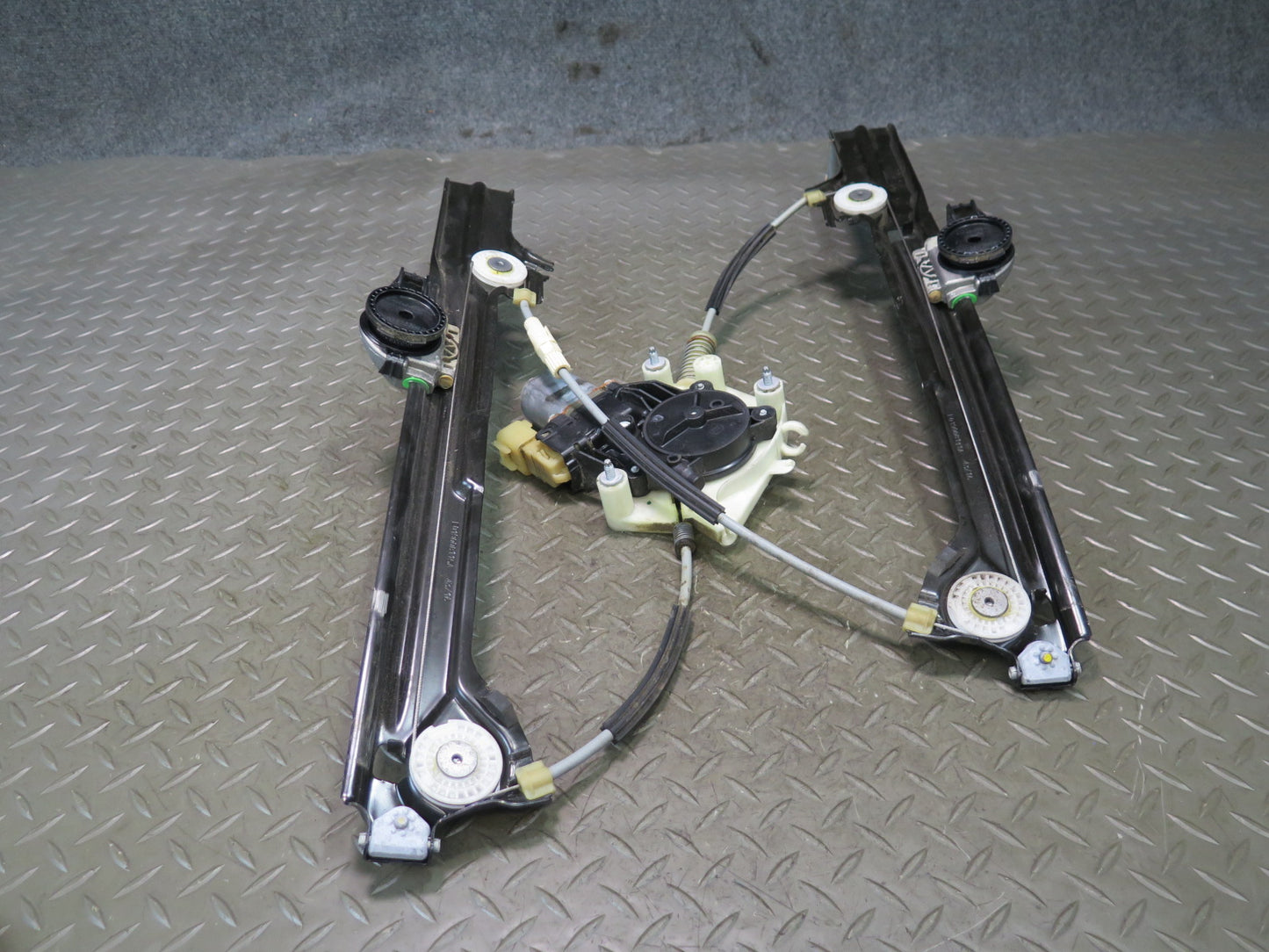 2017-2020 Maserati Levante M161 Rear Left Door Window Regulator w Motor OEM