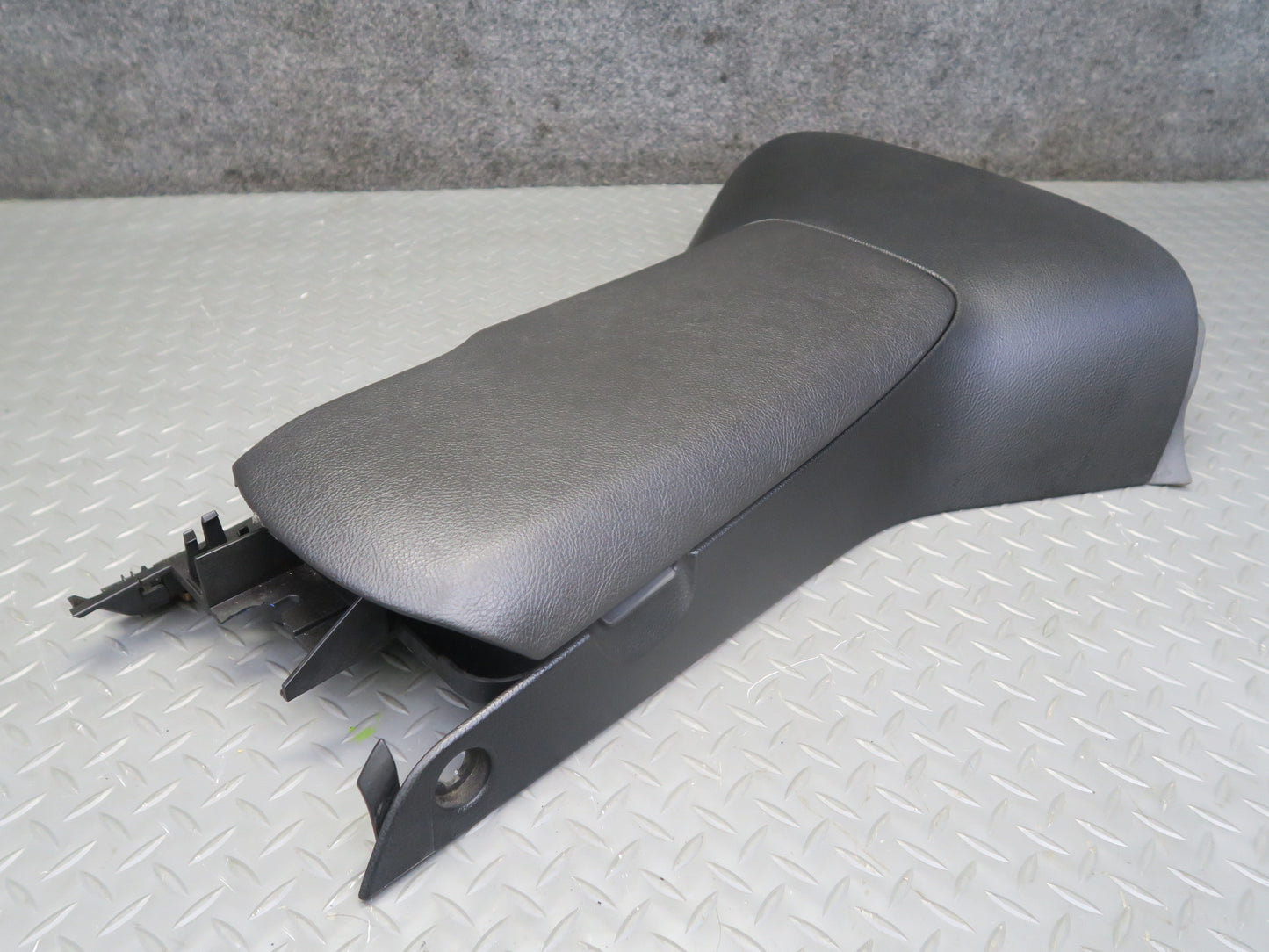 05-10 Chevrolet Corvette C6 Front Center Console Arm Rest Lid Assembly Black OEM