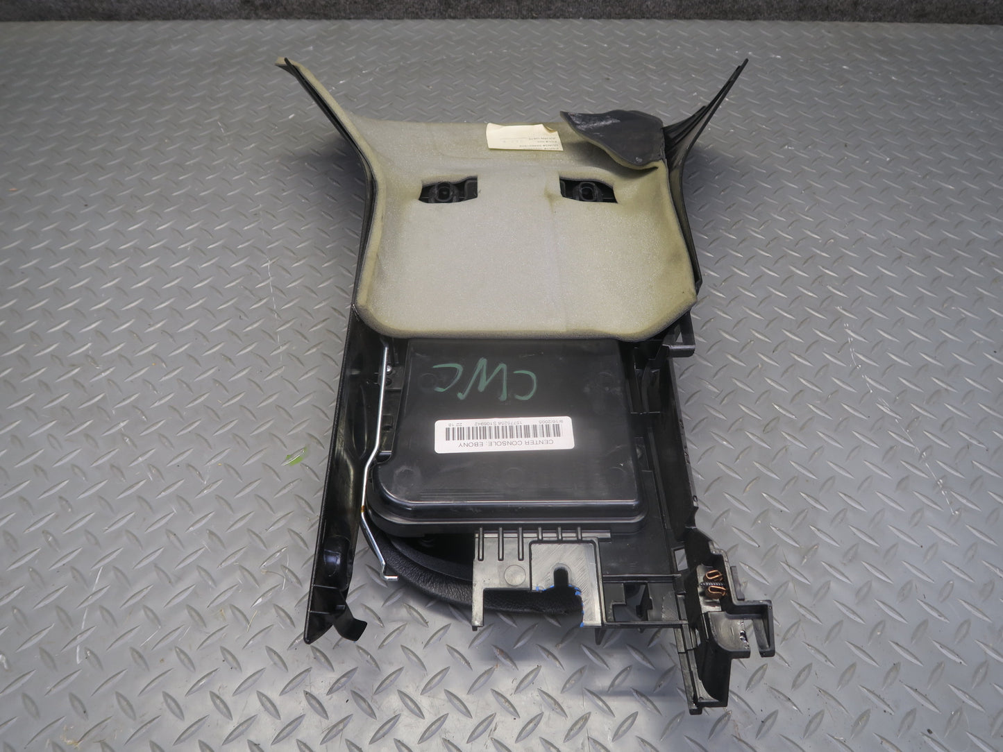 05-10 Chevrolet Corvette C6 Front Center Console Arm Rest Lid Assembly Black OEM