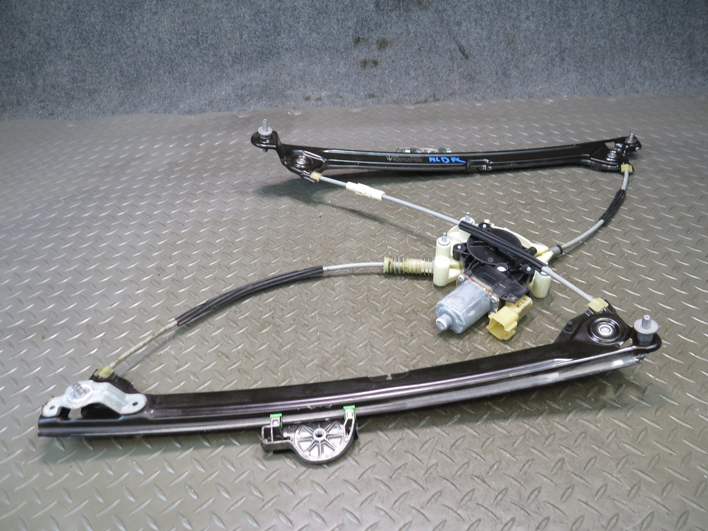 2017-2020 Maserati Levante M161 Front Left Door Window Regulator w Motor OEM