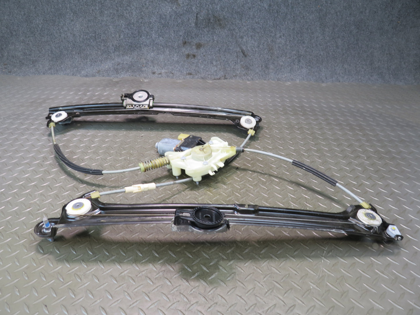 2017-2020 Maserati Levante M161 Front Left Door Window Regulator w Motor OEM