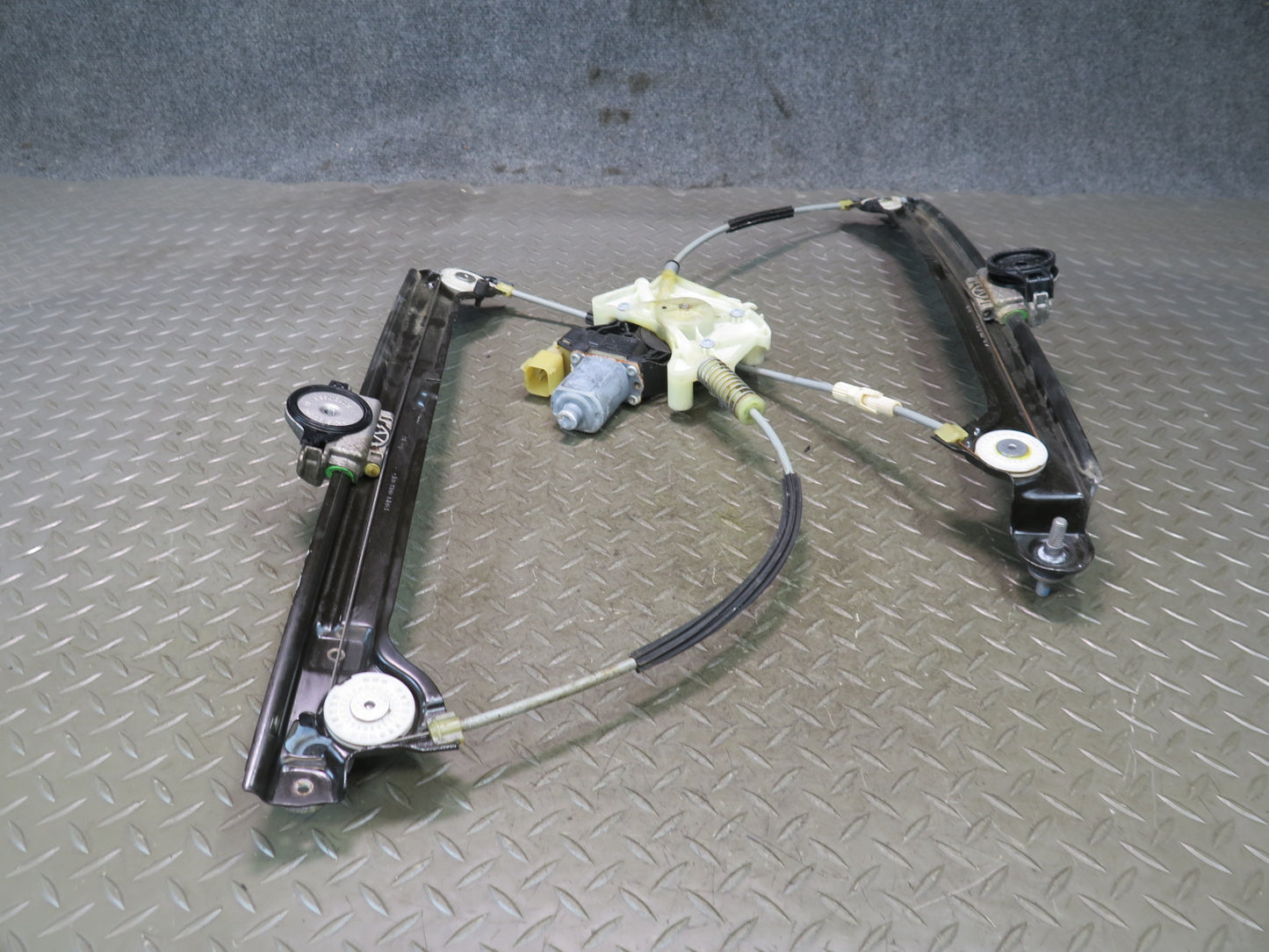 2017-2020 Maserati Levante M161 Front Left Door Window Regulator w Motor OEM