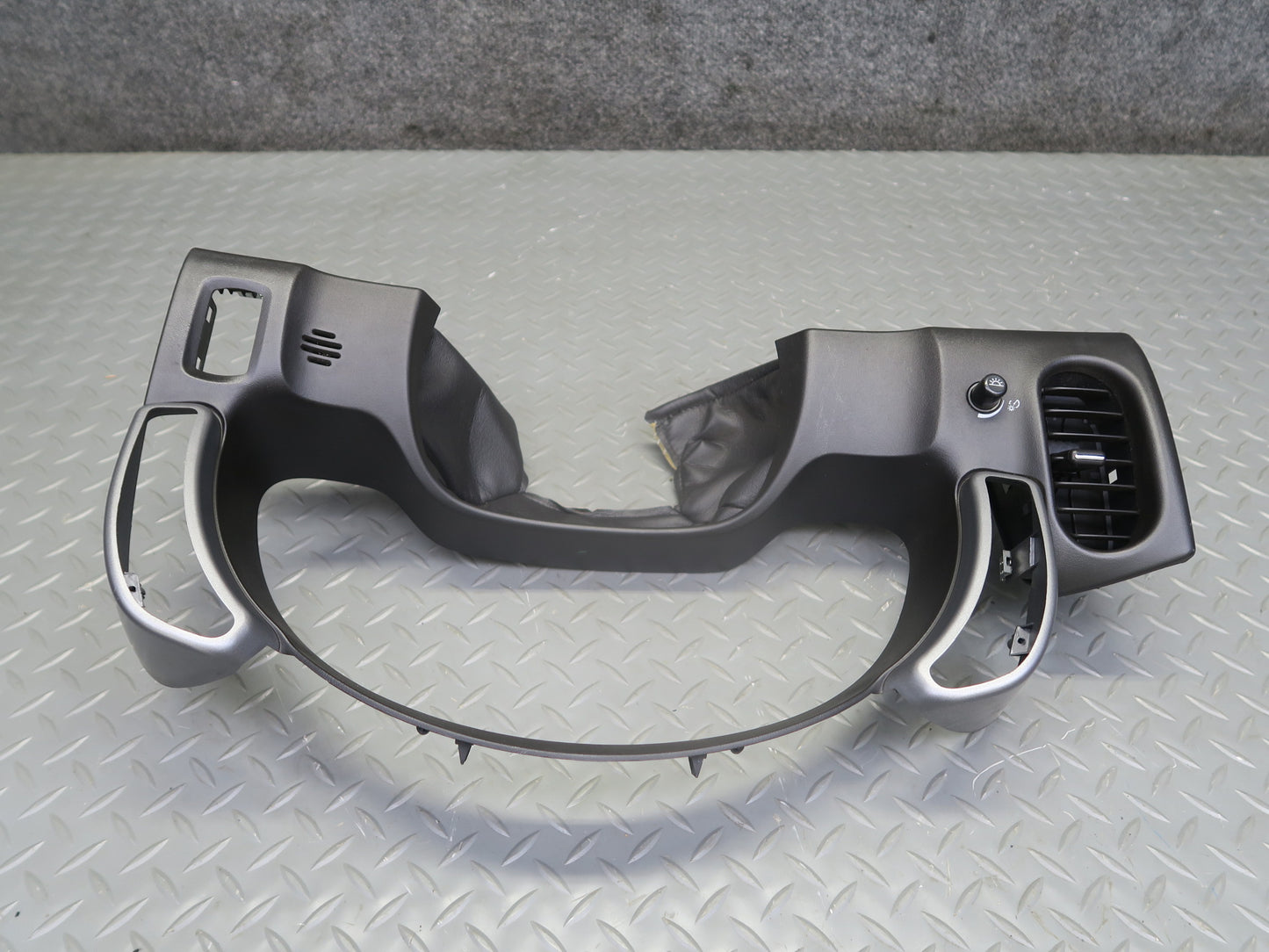 06-07 Chevrolet Corvette C6 Coupe Instrument Cluster Speedometer Trim Panel OEM