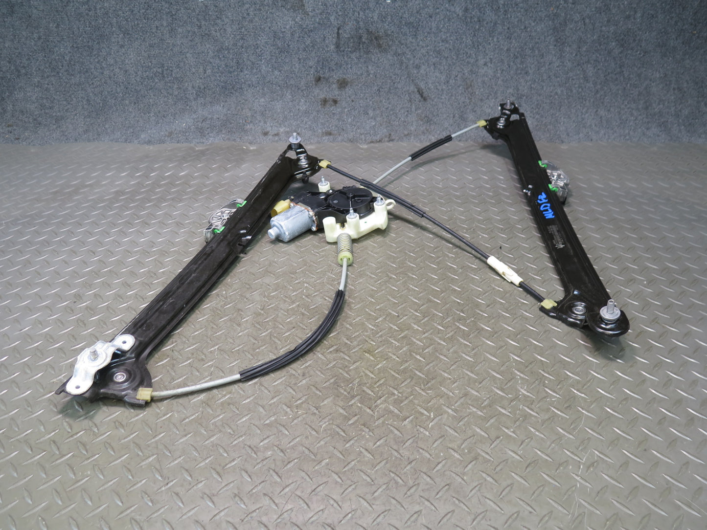 2017-2020 Maserati Levante M161 Front Right Door Window Regulator w Motor