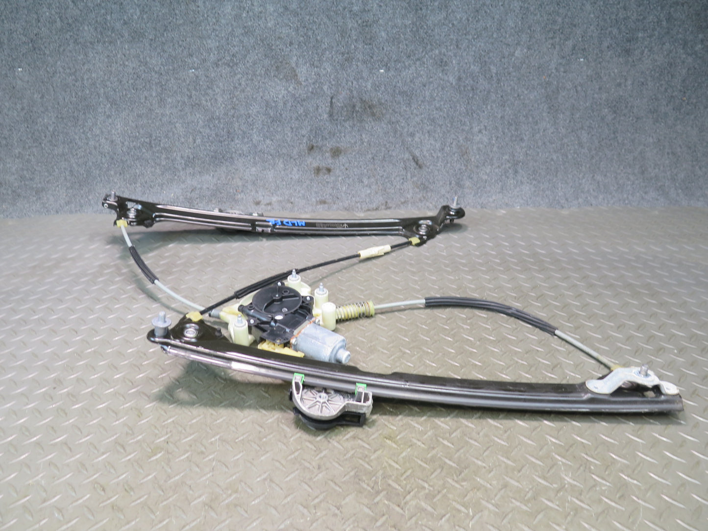 2017-2020 Maserati Levante M161 Front Right Door Window Regulator w Motor