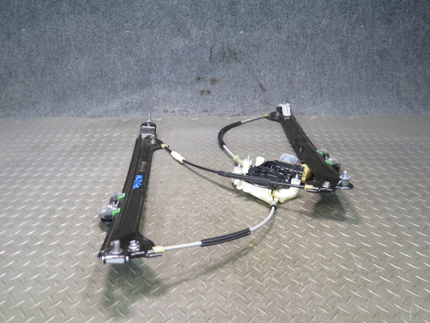 2017-2020 Maserati Levante M161 Front Right Door Window Regulator w Motor