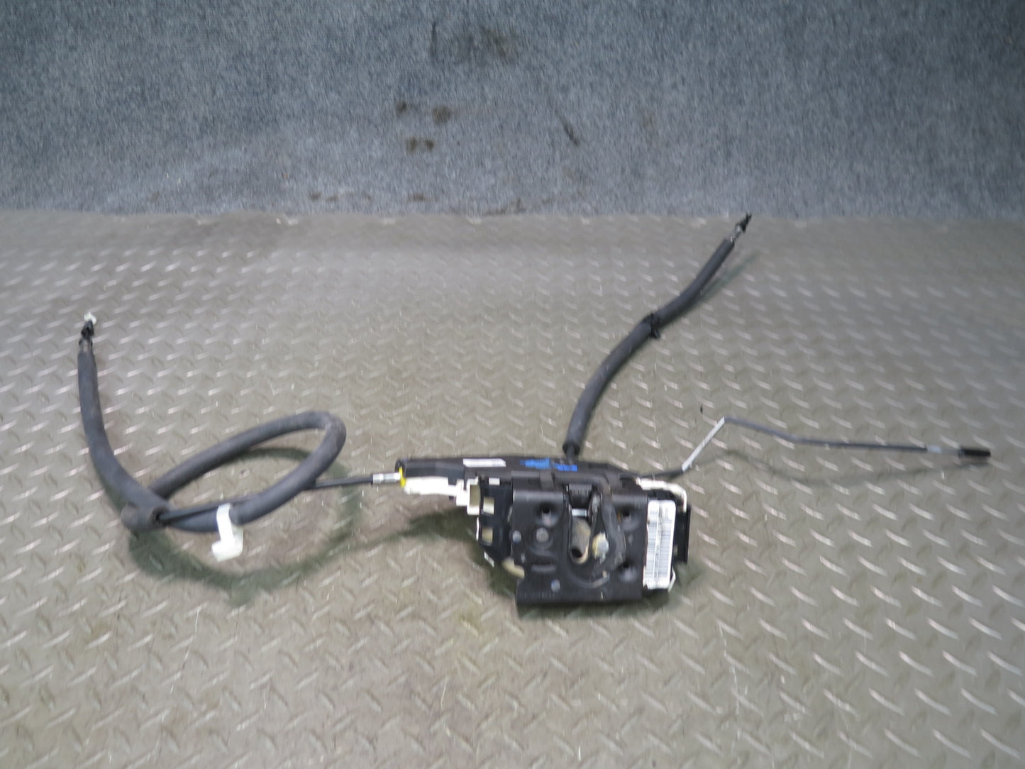 2017-2020 Maserati Levante M161 Front Right Door Lock Latch Actuator 670101181
