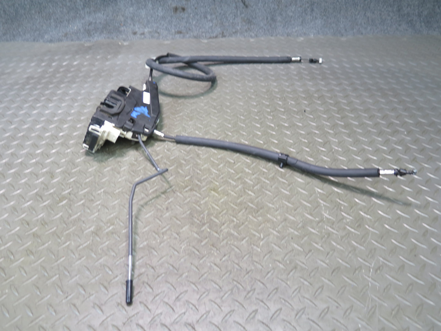 2017-2020 Maserati Levante M161 Front Right Door Lock Latch Actuator 670101181