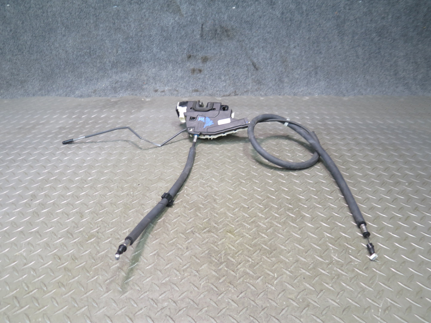2017-2020 Maserati Levante M161 Front Right Door Lock Latch Actuator 670101181