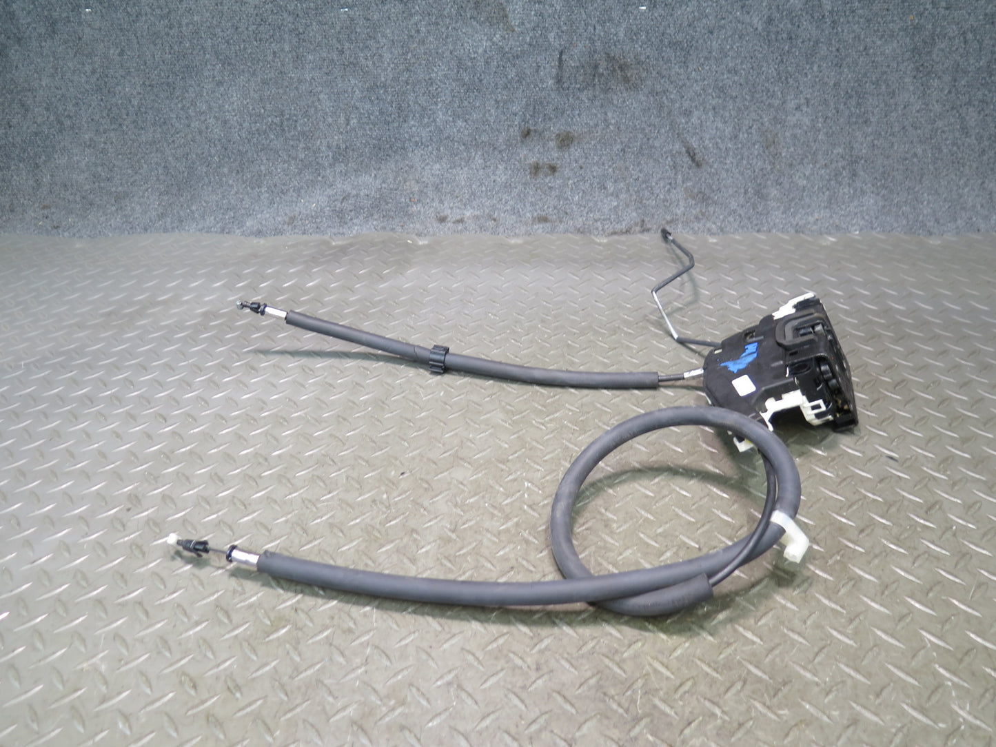 2017-2020 Maserati Levante M161 Front Right Door Lock Latch Actuator 670101181