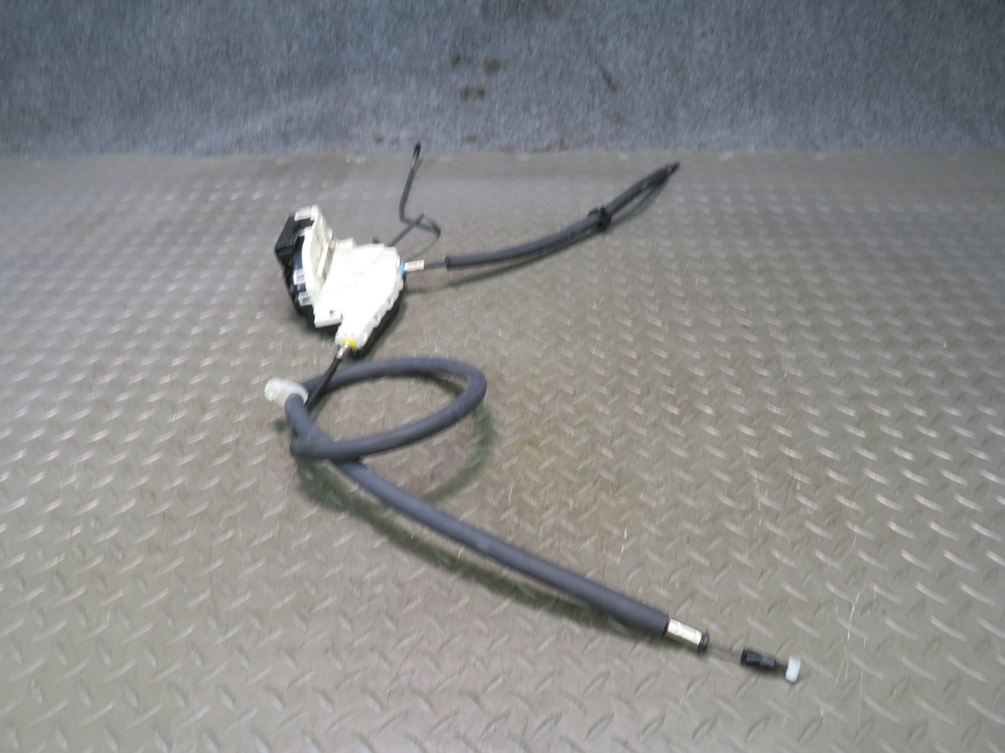 2017-2020 Maserati Levante M161 Front Right Door Lock Latch Actuator 670101181