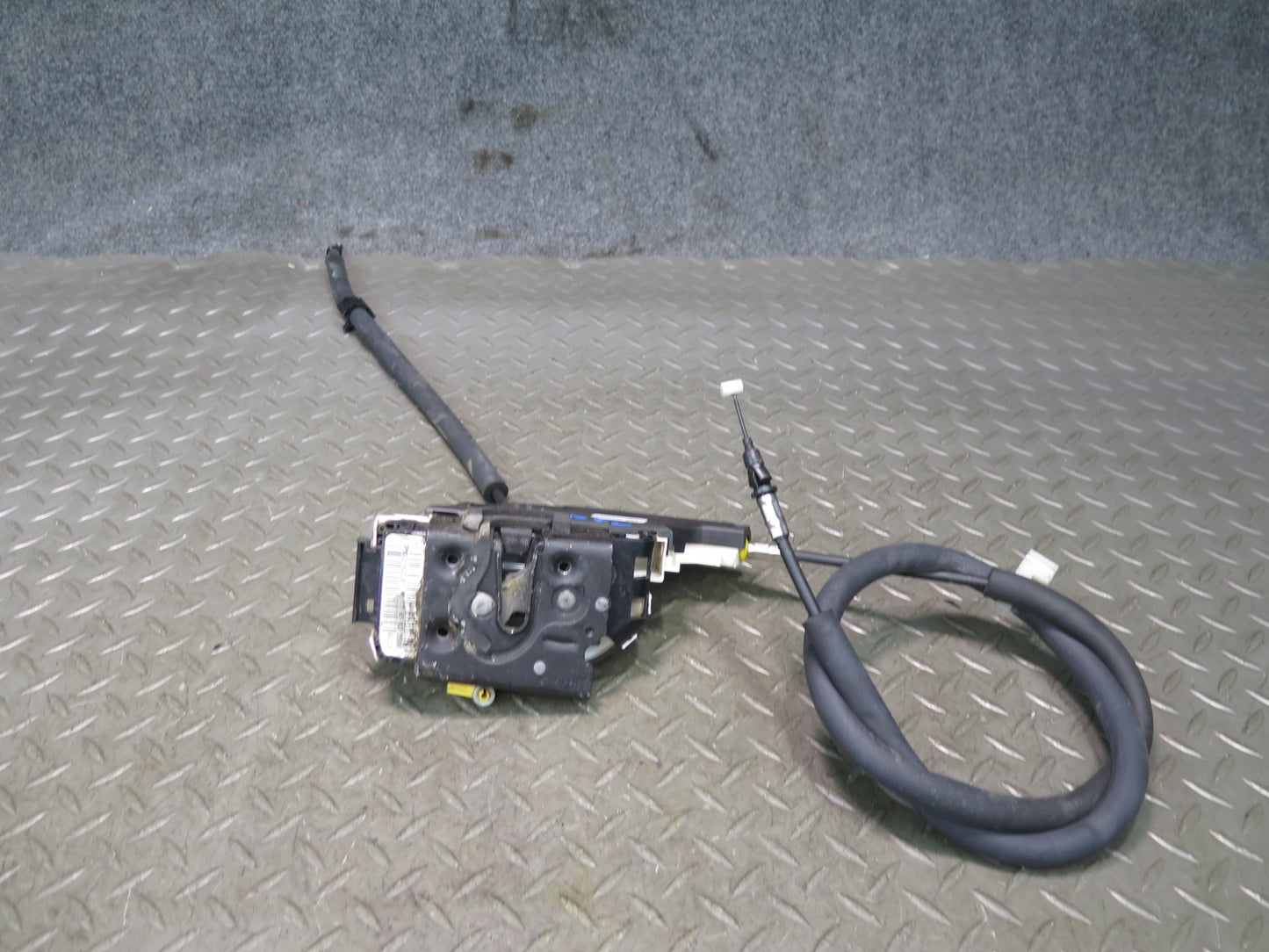 2017-2020 Maserati Levante M161 Front Left Door Lock Latch Actuator 670101183