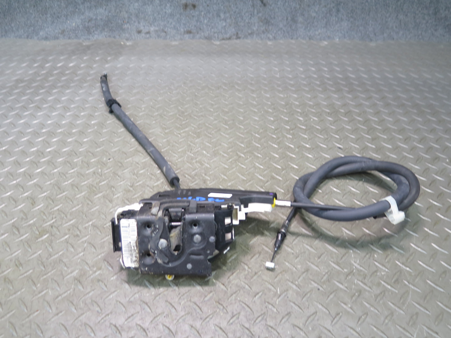 2017-2020 Maserati Levante M161 Front Left Door Lock Latch Actuator 670101183