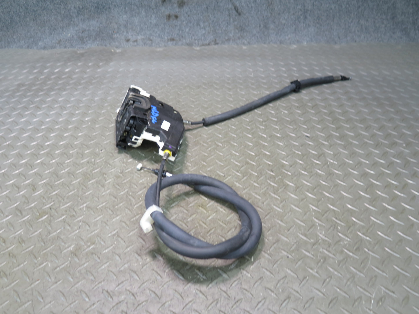 2017-2020 Maserati Levante M161 Front Left Door Lock Latch Actuator 670101183