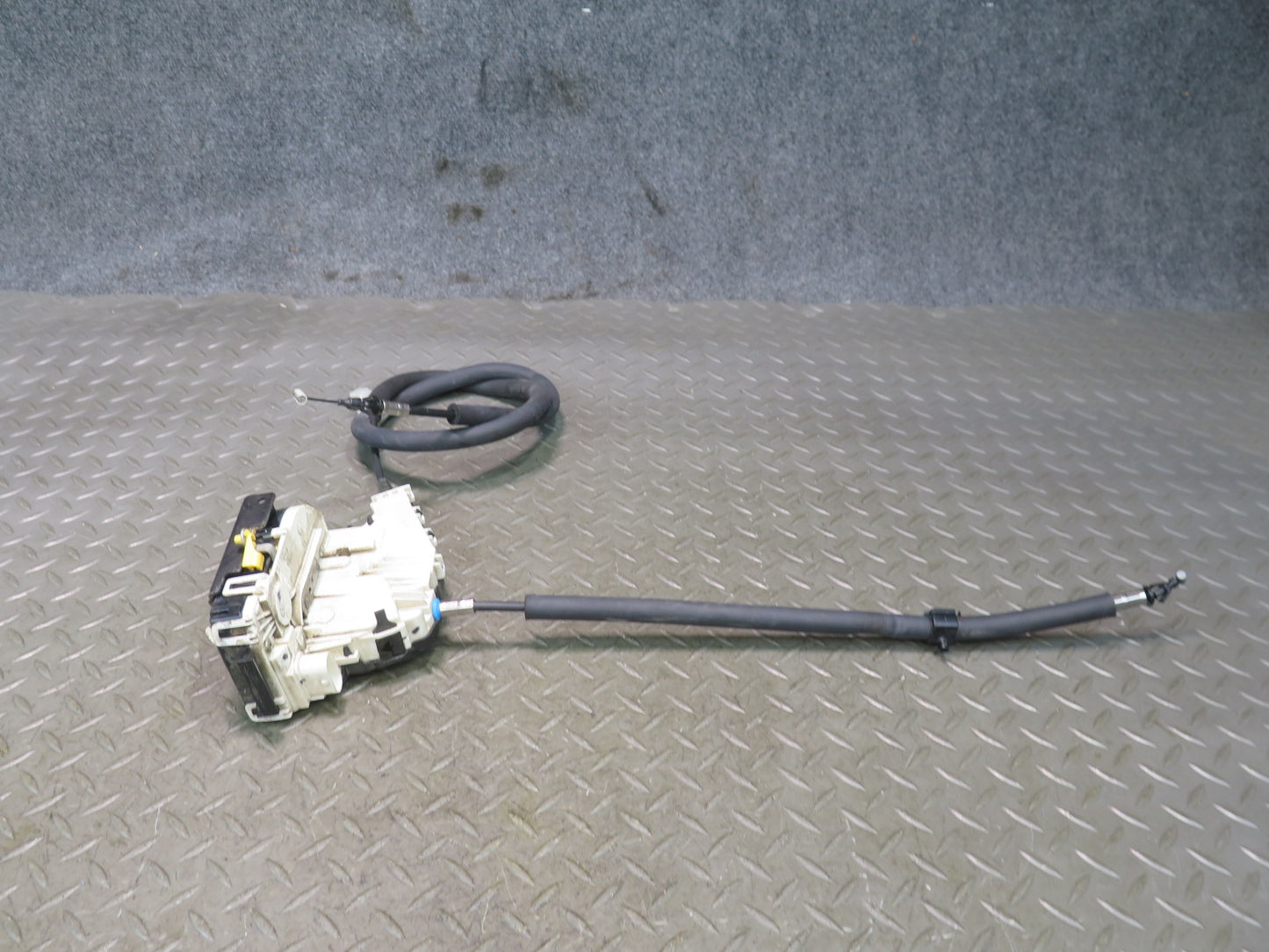 2017-2020 Maserati Levante M161 Front Left Door Lock Latch Actuator 670101183