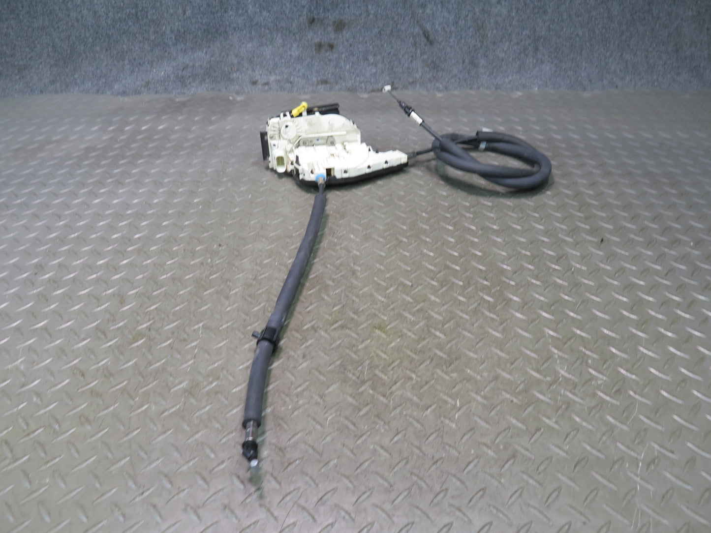2017-2020 Maserati Levante M161 Front Left Door Lock Latch Actuator 670101183
