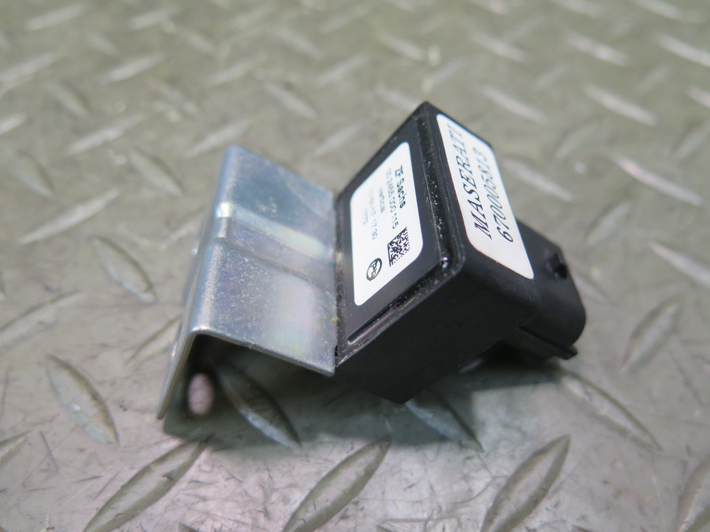 2017-2020 Maserati Levante M161 Rear Acceleration Sensor 670005813