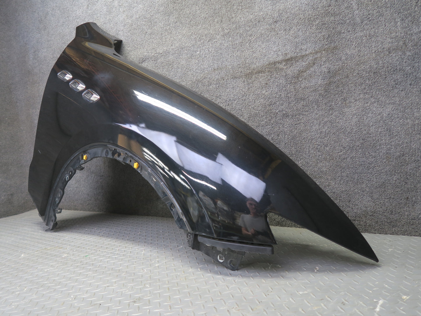2017-2020 Maserati Levante M161 Front Right Fender Shell Cover Panel Black