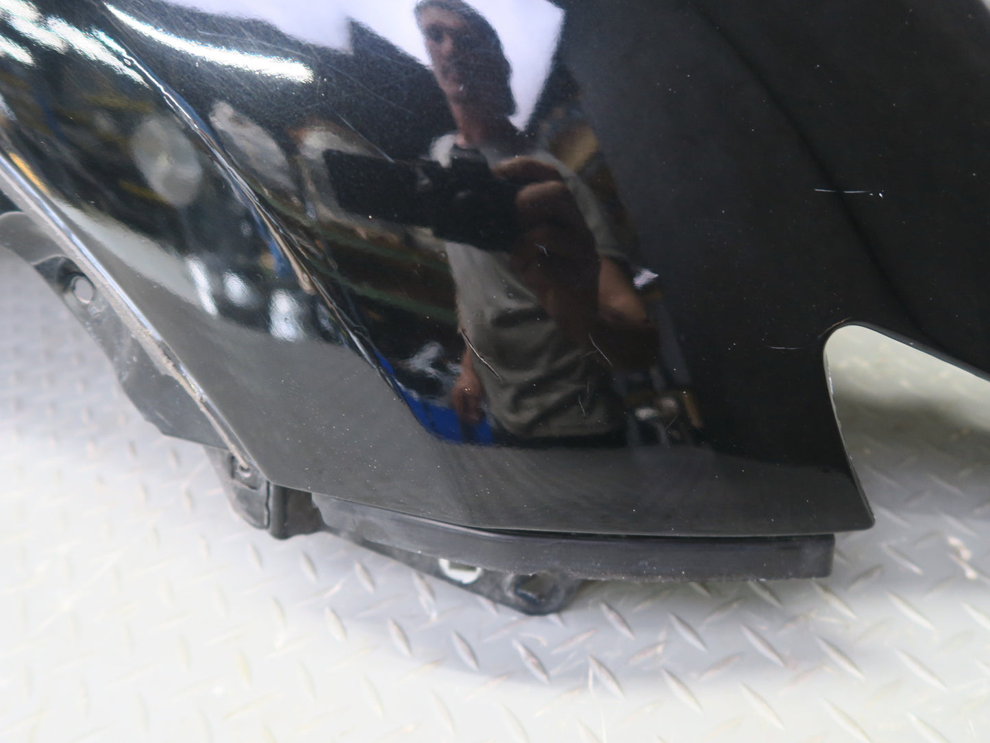 2017-2020 Maserati Levante M161 Front Right Fender Shell Cover Panel Black