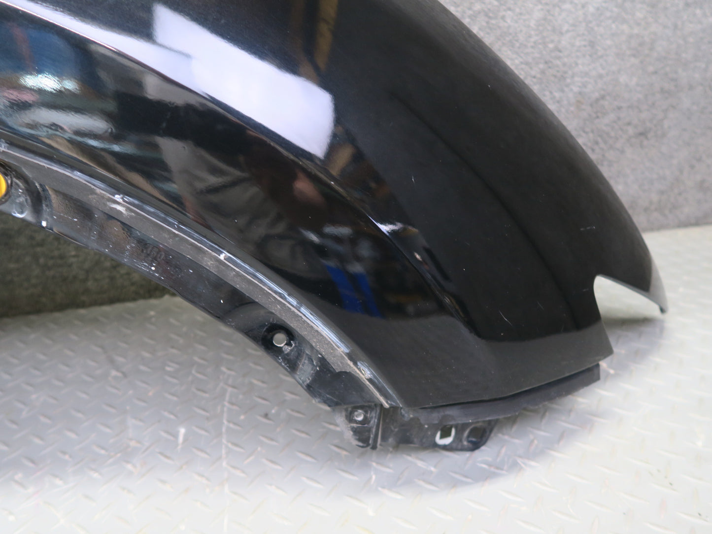 2017-2020 Maserati Levante M161 Front Right Fender Shell Cover Panel Black