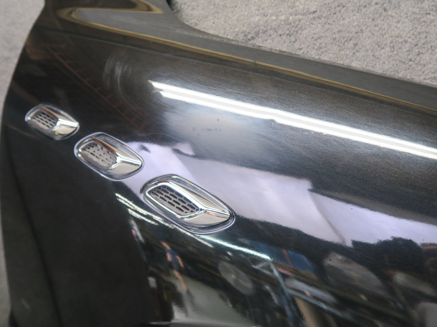 2017-2020 Maserati Levante M161 Front Right Fender Shell Cover Panel Black